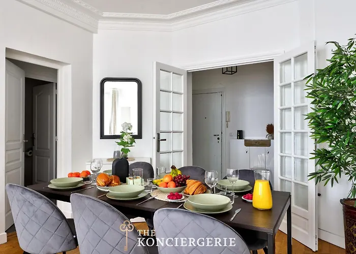 Appartement Avec 3 Dans Le Marais *