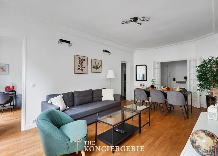 Appartement Avec 3 Dans Le Marais *